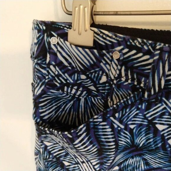 Chico's So Slimming Pants Crop Blue Floral Chicos 2 Misses 12 L - Picture 5 of 7